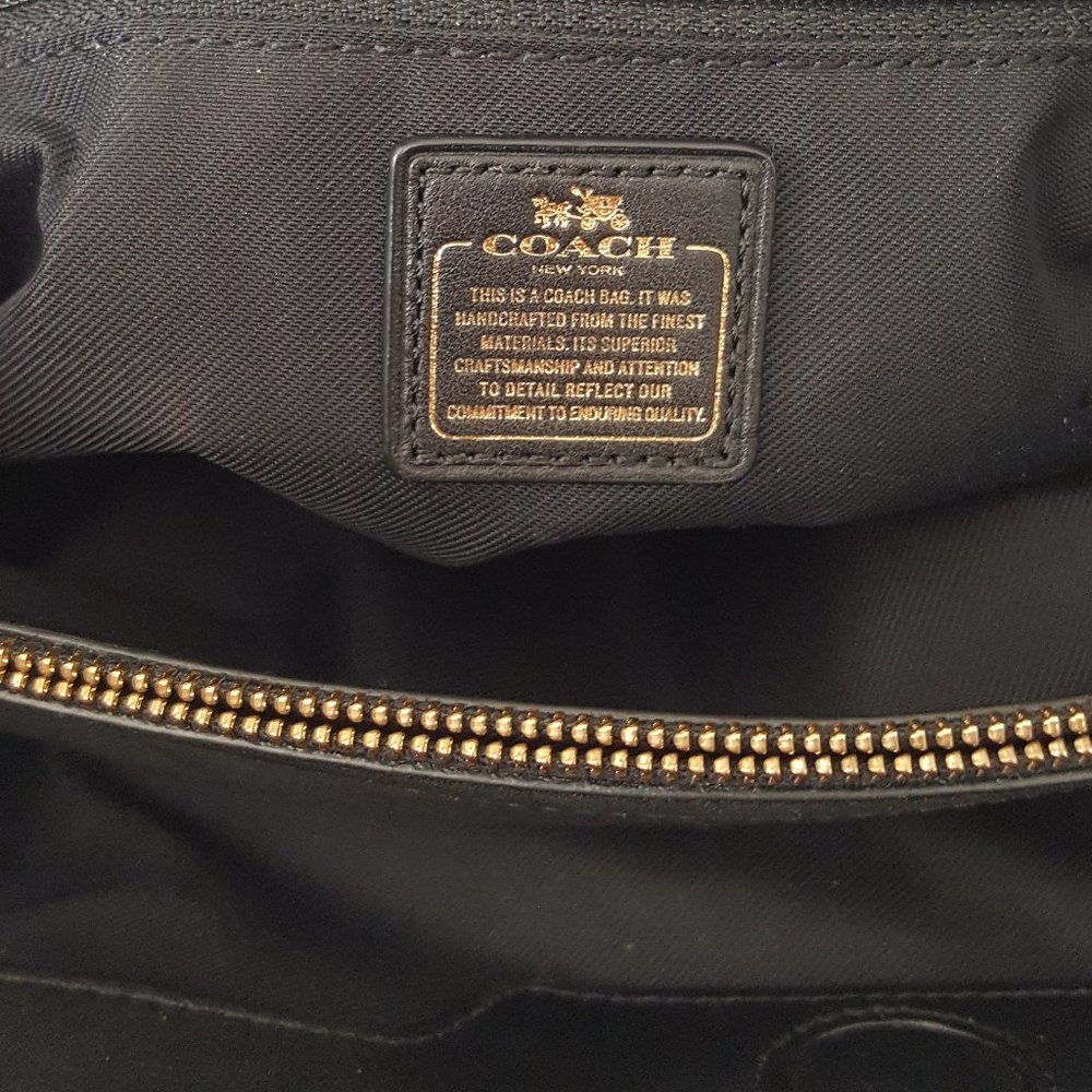 Women's Coach Leather Tote Handbag Purse Color Black! Like New H- 9” W- 13” D-5” - Picture 11 of 13